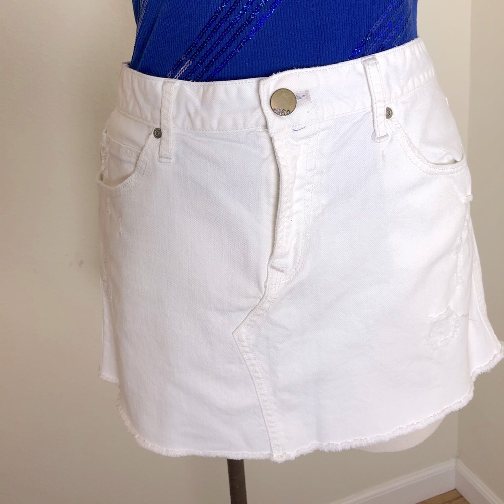 White Gap skirt